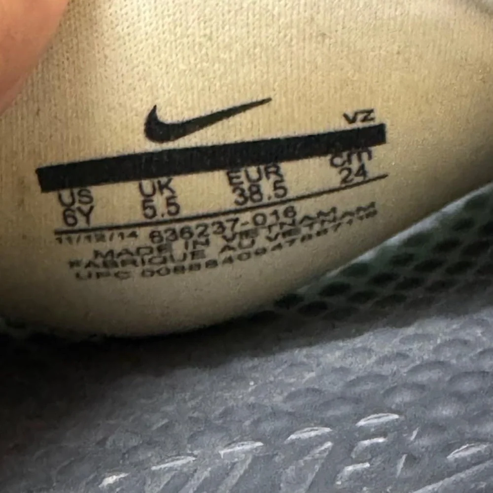Nike excellent preowned